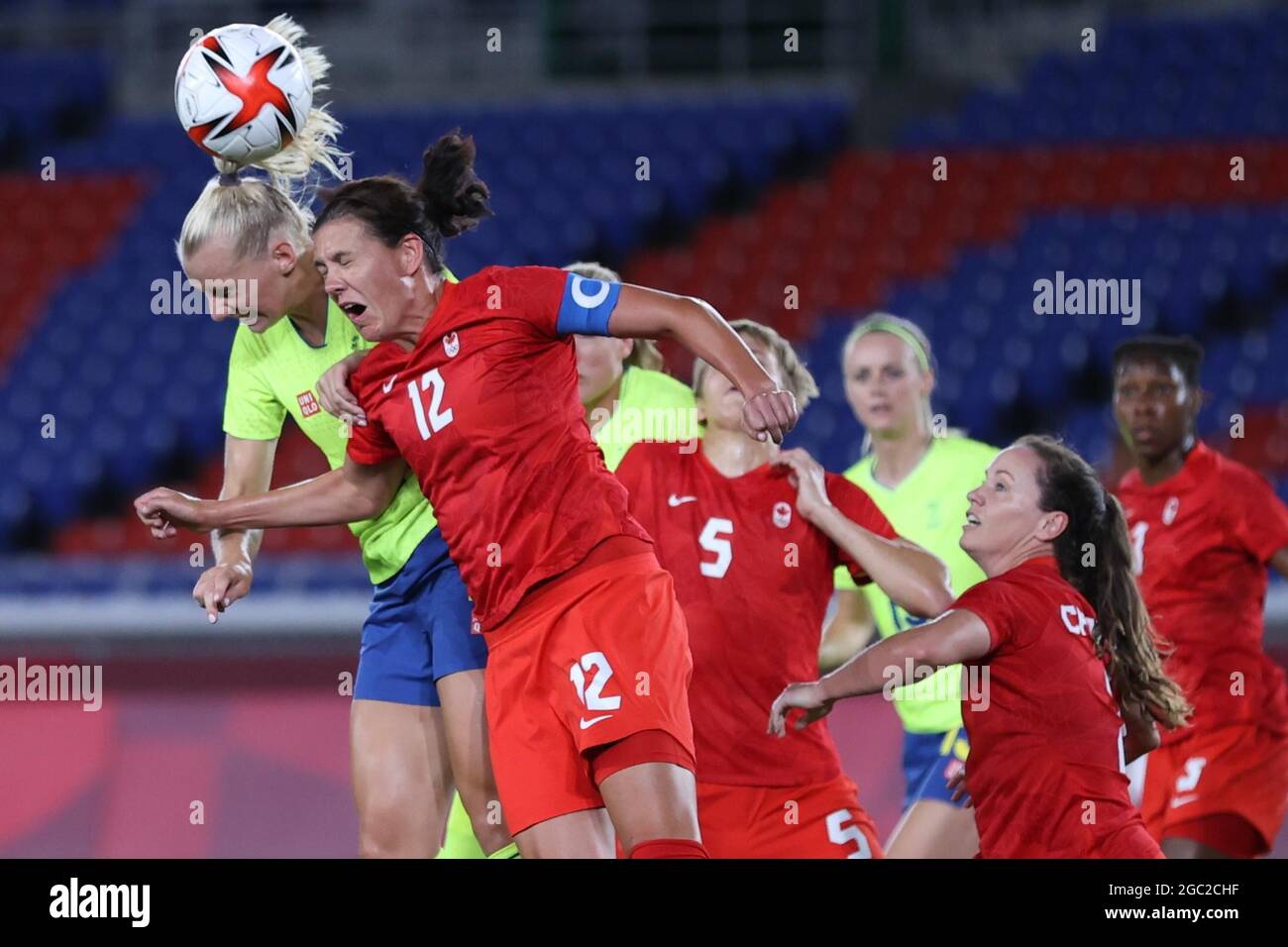 Yokohama, Japan. 6th Aug, 2021. Christine Sinclair (2nd L) of Canada heads the ball during the women's football final between Sweden and Canada at the Tokyo 2020 Olympic Games in Yokohama, Japan, Aug. 6, 2021. Credit: Jia Haocheng/Xinhua/Alamy Live News Stock Photo