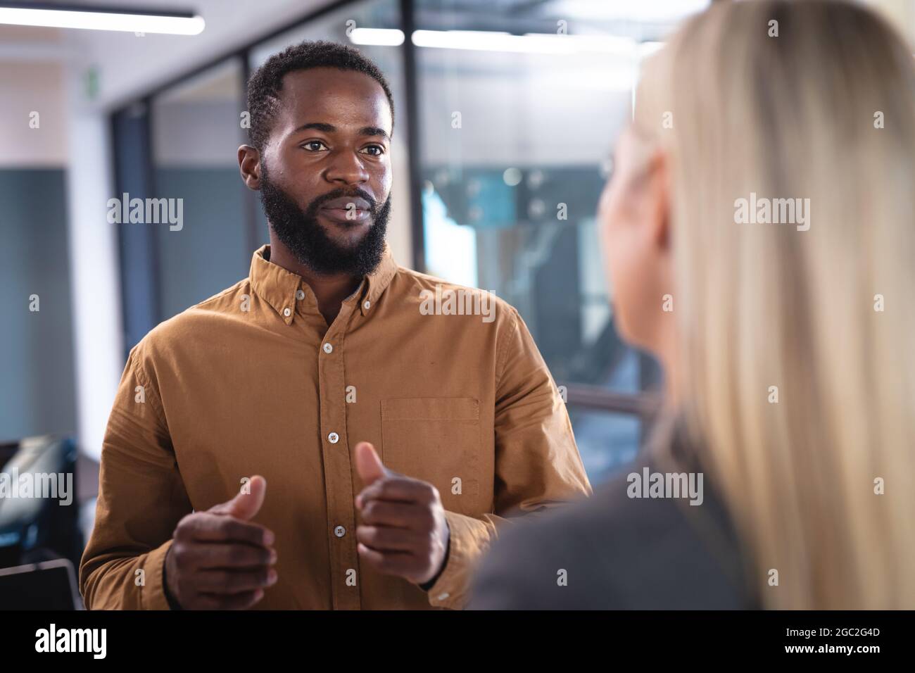 Two diverse male internet hi-res stock photography and images - Alamy