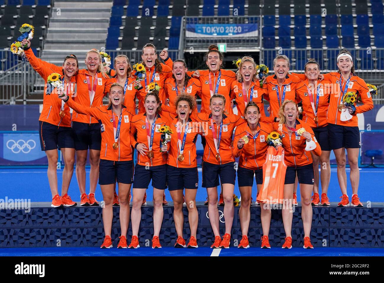 TOKYO, JAPAN - AUGUST 6: Sanne Koolen of the Netherlands, Malou Pheninckx  of the Netherlands, Laurien Leurink of the Netherlands, Xan de Waard of the  Netherlands, Marloes Keetels of the Netherlands, Felice