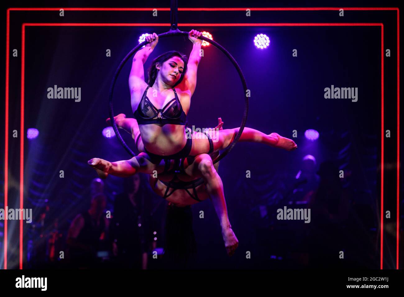 Acrobatic and contortionist duo Lydia Norman and Zoe Marshall perform in the Spiegeltent cabaret variety show 'La Clique' preview Stock Photo