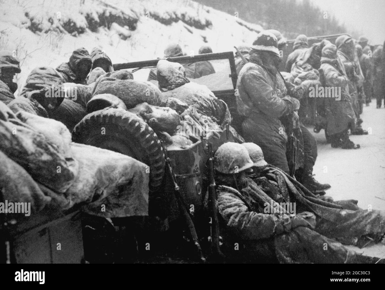 KOREA - December 1950 - Astonished US Marines of the 5th and 7th Regiments, who hurled back a surprise onslaught by three Chinese communist divisions, Stock Photo