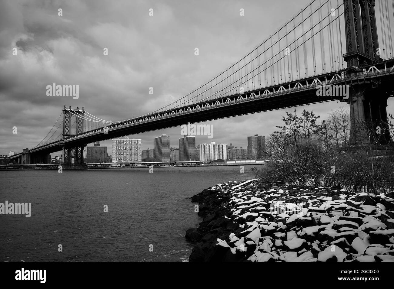Brooklyn Bridge black and white in the snow Stock Photo - Alamy