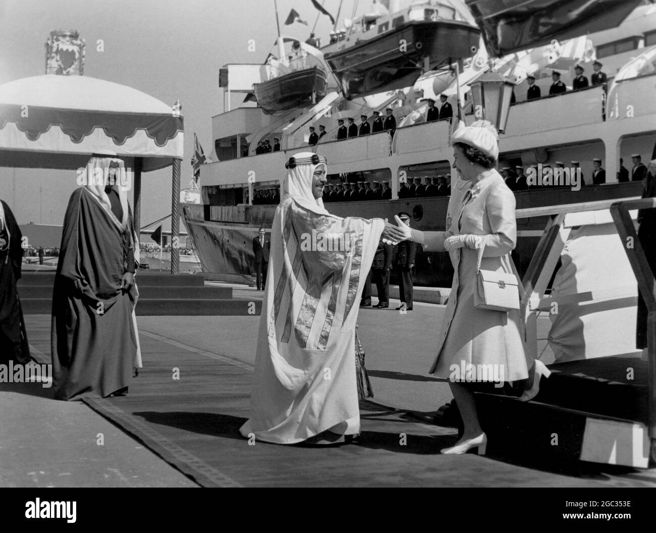Bahrain the Amir of Bahrain Sultan Al Khalift greets Queen Elizabeth II as she steps from the Royal Yacht Britannia 1979 Stock Photo