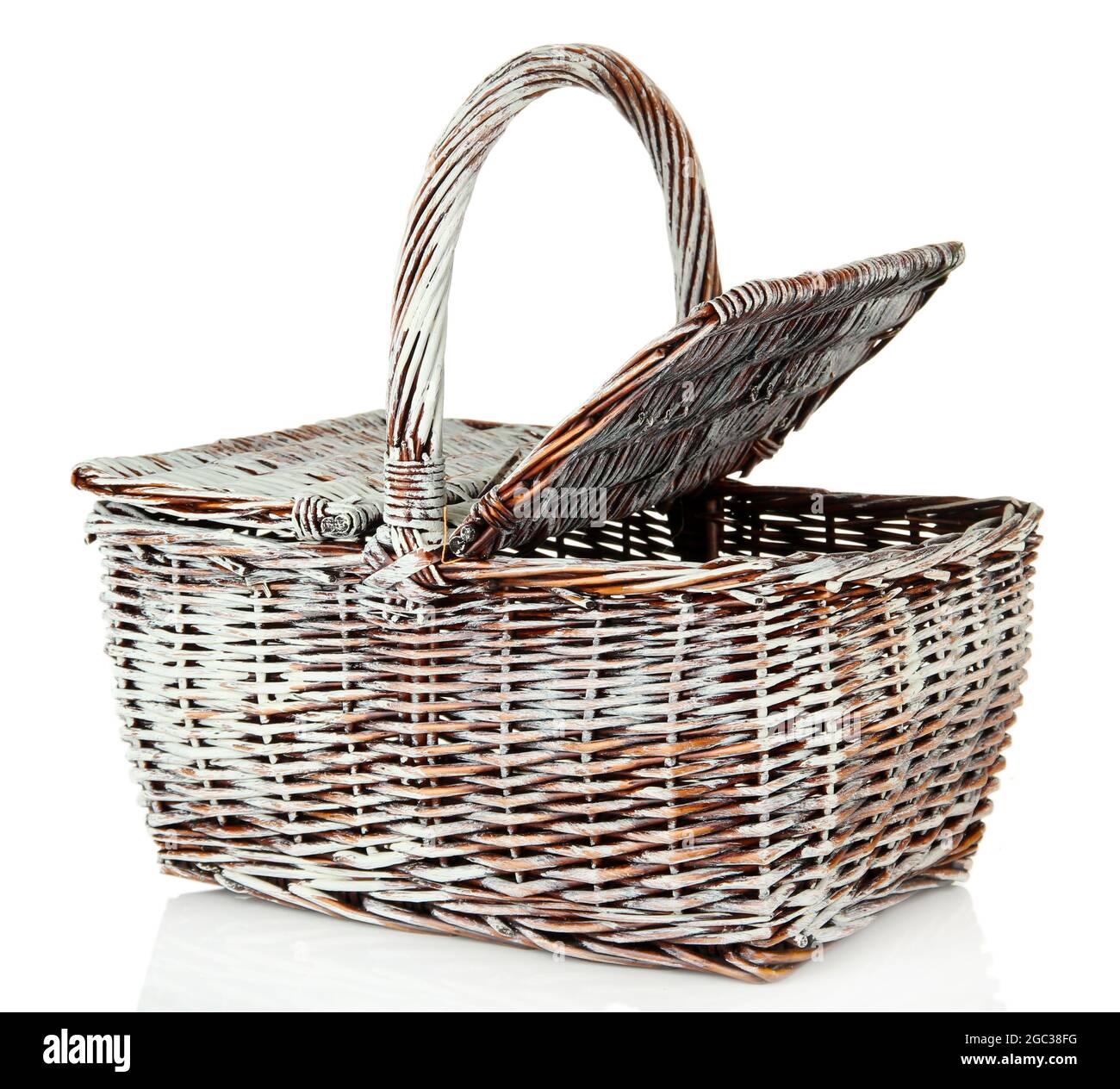 Picnic basket, isolated on white Stock Photo - Alamy