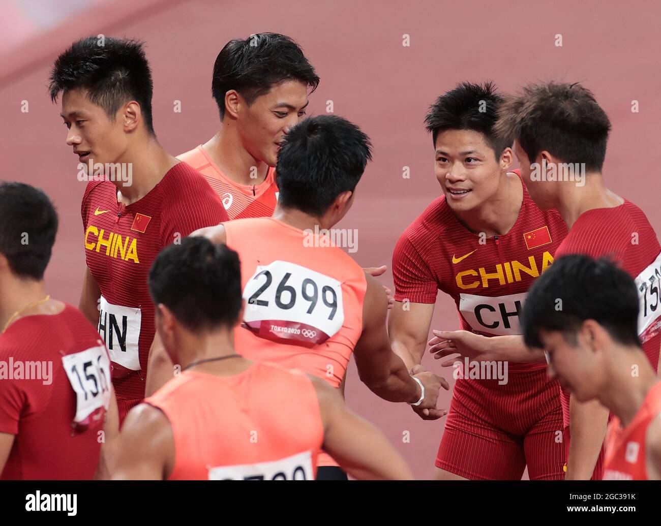 Tokyo, Japan. 6th Aug, 2021. Members of Team China and Team Japan salute each other after the men's 4x100m relay final at Tokyo 2020 Olympic Games, in Tokyo, Japan, Aug. 6, 2021. Credit: Li Gang/Xinhua/Alamy Live News Stock Photo