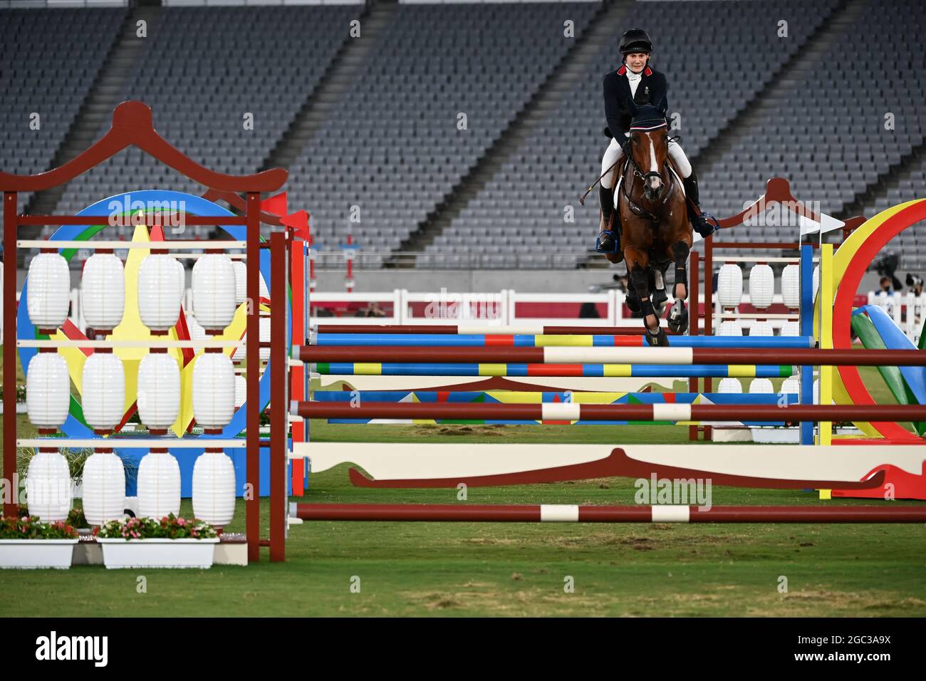 Tokyo, Japan. 6th Aug, 2021. Kate French of Britain competes in the riding portion of the women's individual of modern pentathlon at Tokyo 2020 Olympic Games, in Tokyo, Japan, Aug. 6, 2021. Credit: Dai Tianfang/Xinhua/Alamy Live News Stock Photo