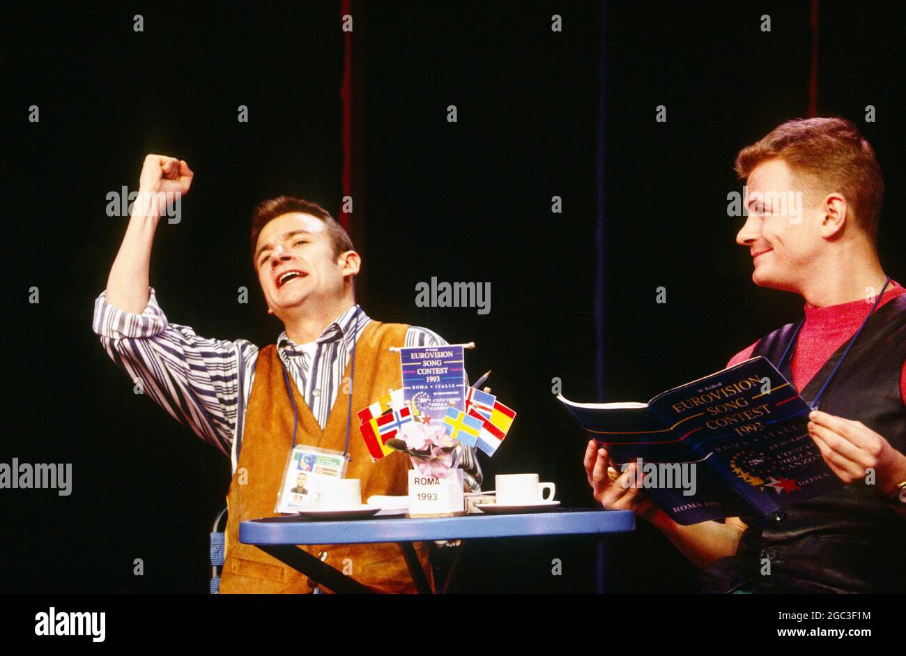 l-r: James Dreyfus (Gary), Charles Edwards (Kevin) in EUROVISION  written & directed by Tim Luscombe at the Vaudeville Theatre, London WC2  11/1993  original songs: Jason Carr  choreography: Richard Sampson Stock Photo