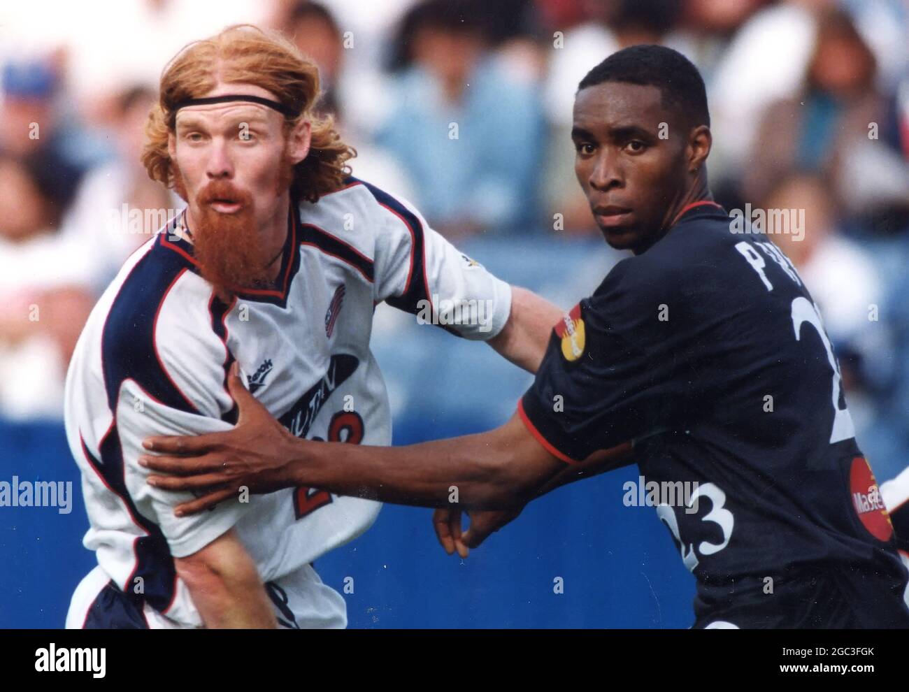 Alexi of the New Revolution and Eddie Pope of D.C. United I'm MLS action Stock - Alamy