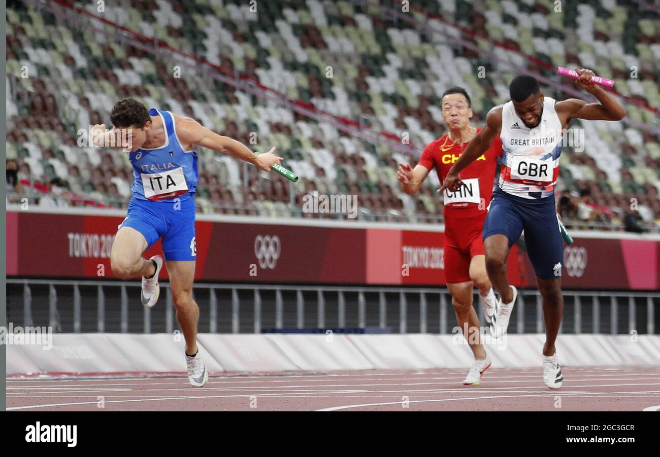 Tokyo, Japan. 06th Aug, 2021. Italy's Filippo Tortu (L) crosses the finish line ahead of Great Britain's Nethaneel Mitchell-Blake (R) to win the gold medal for Team Italy in the Men's 4x100 Relay at the Athletics competition during the Tokyo Summer Olympics in Tokyo, Japan, on Friday, August 6, 2021. Great Britain placed second and Canada came in third. Photo by Bob Strong/UPI. Credit: UPI/Alamy Live News Stock Photo