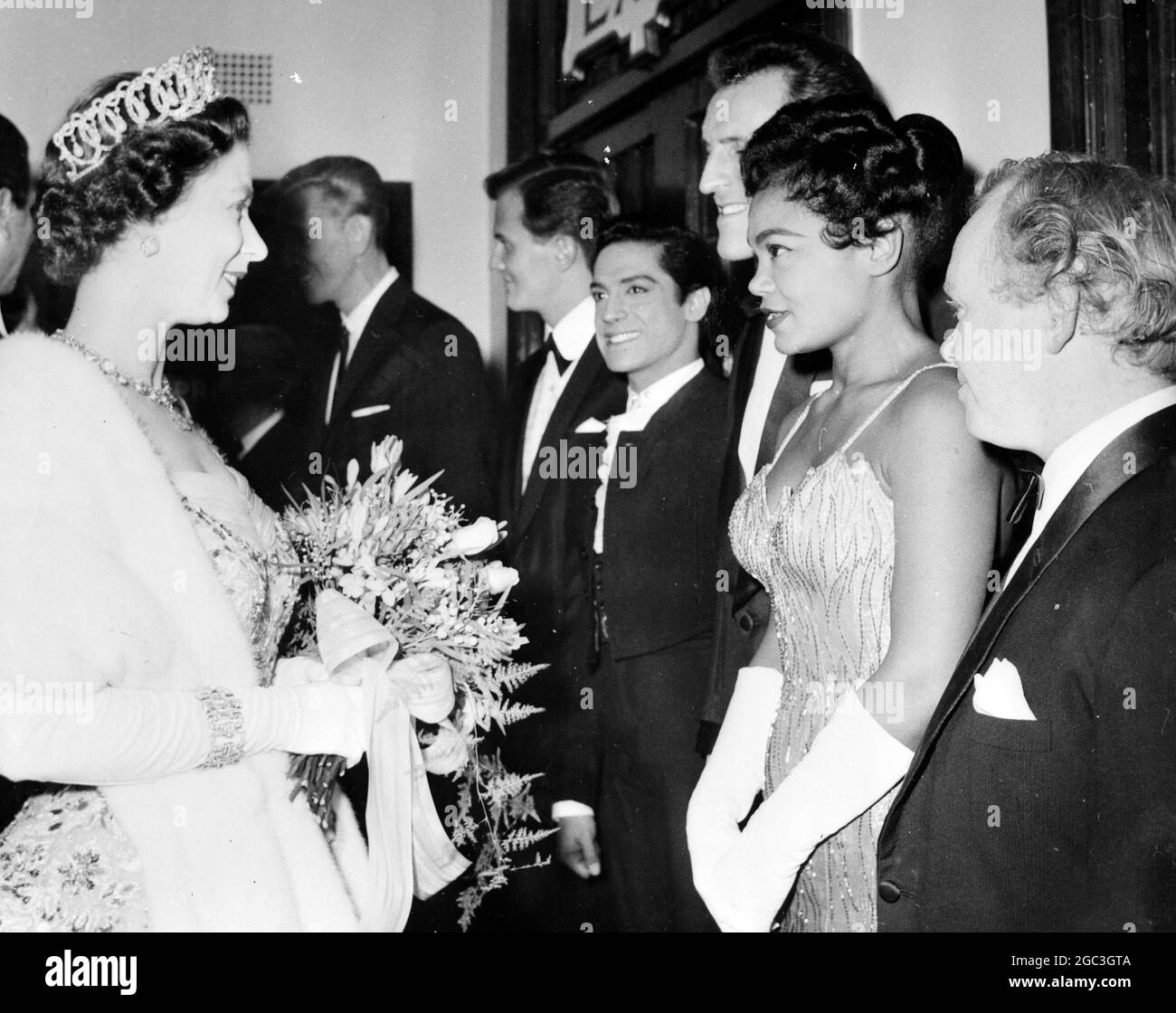 Queen Elizabeth II chatting to American singer Eartha Kitt who is lined up with other stars to be presented to Her Majesty, etc. at the Royal Variety Performance at the London Coliseum. (r-l) Charlie Drake, Eartha Kitt, Bruce Forsyth, Antonio and Pat Boone. ©TopFoto Stock Photo