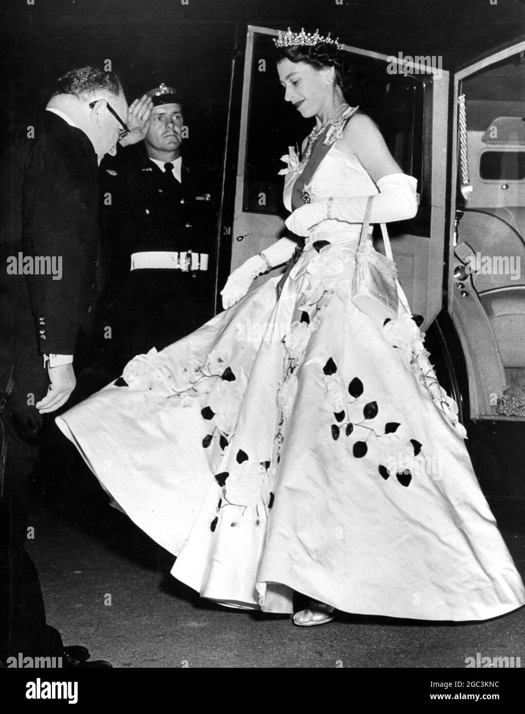 Queen Elizabeth II being welcomed by the Premier of Queensland Mr Gair on her arrival at Parliament House . Commonwealth tour 15th March 1954 Stock Photo