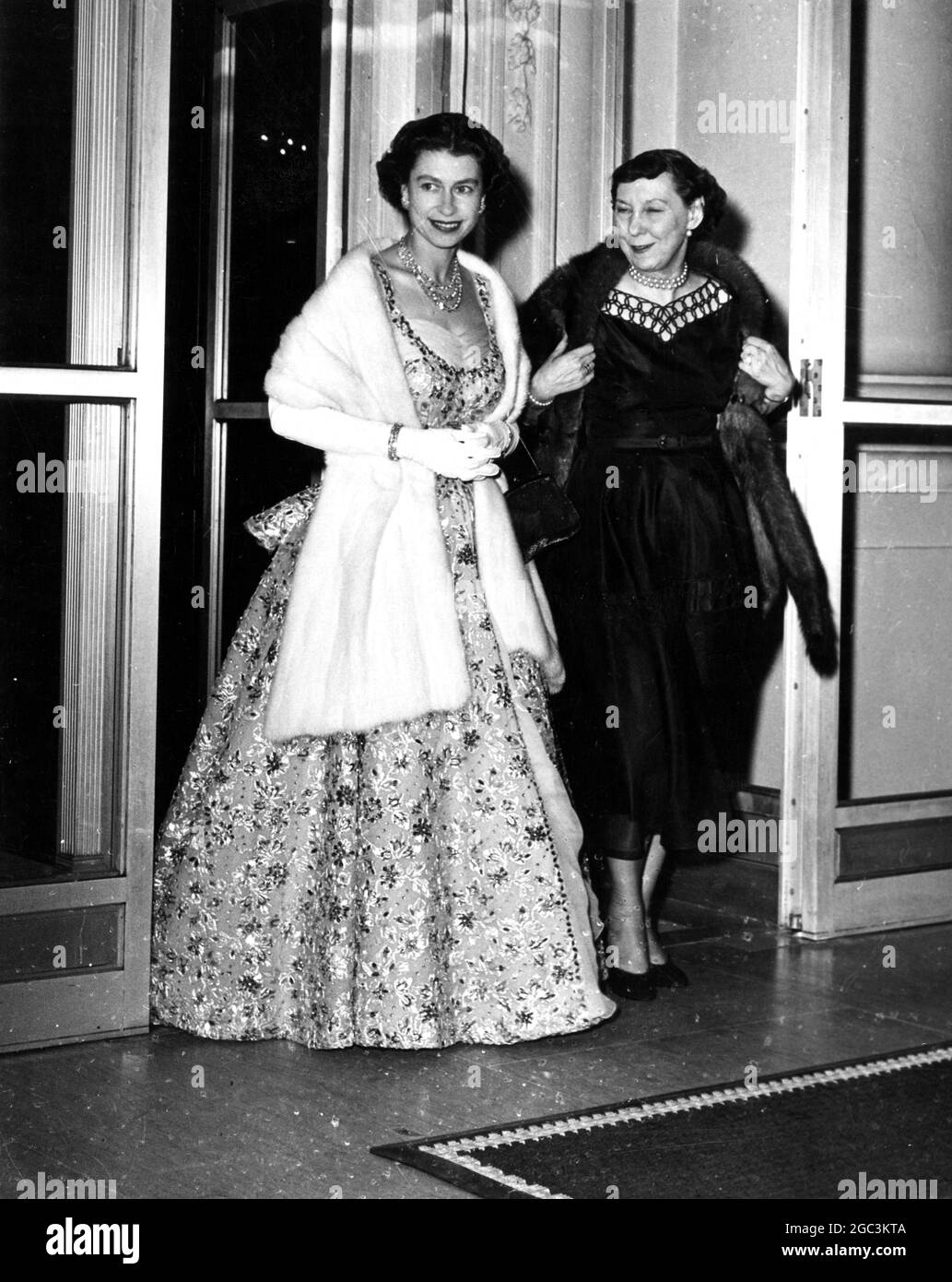 HM Queen Elizabeth II with Mrs Mamie Eisenhower when she left the White House , Washington to attend a dinner at the Australia Embassy - d uring their official visit to the USA . 22nd October 1957 Stock Photo