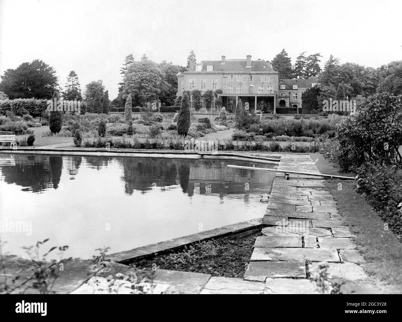 The swimming pool in grounds cheam school hires stock photography and