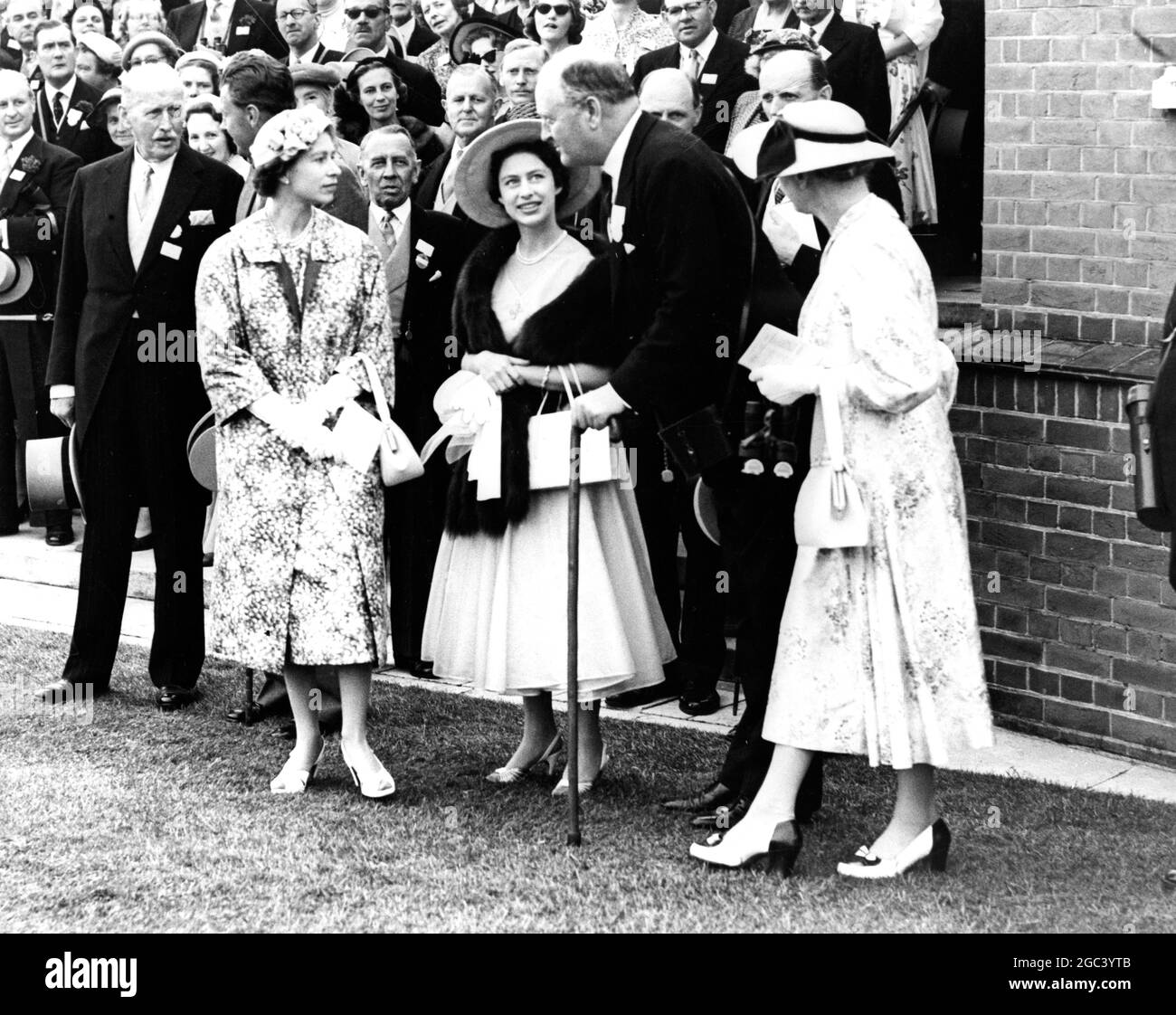 Racing - The Royal Ascot meeting - 2nd day HM Queen Elizabeth II and HRH Princess Margaret chatting to Capt Boyd Rochfort after Her Majesty's  Almeria  had won the Ribblesdale stakes 19 June 1957 Stock Photo