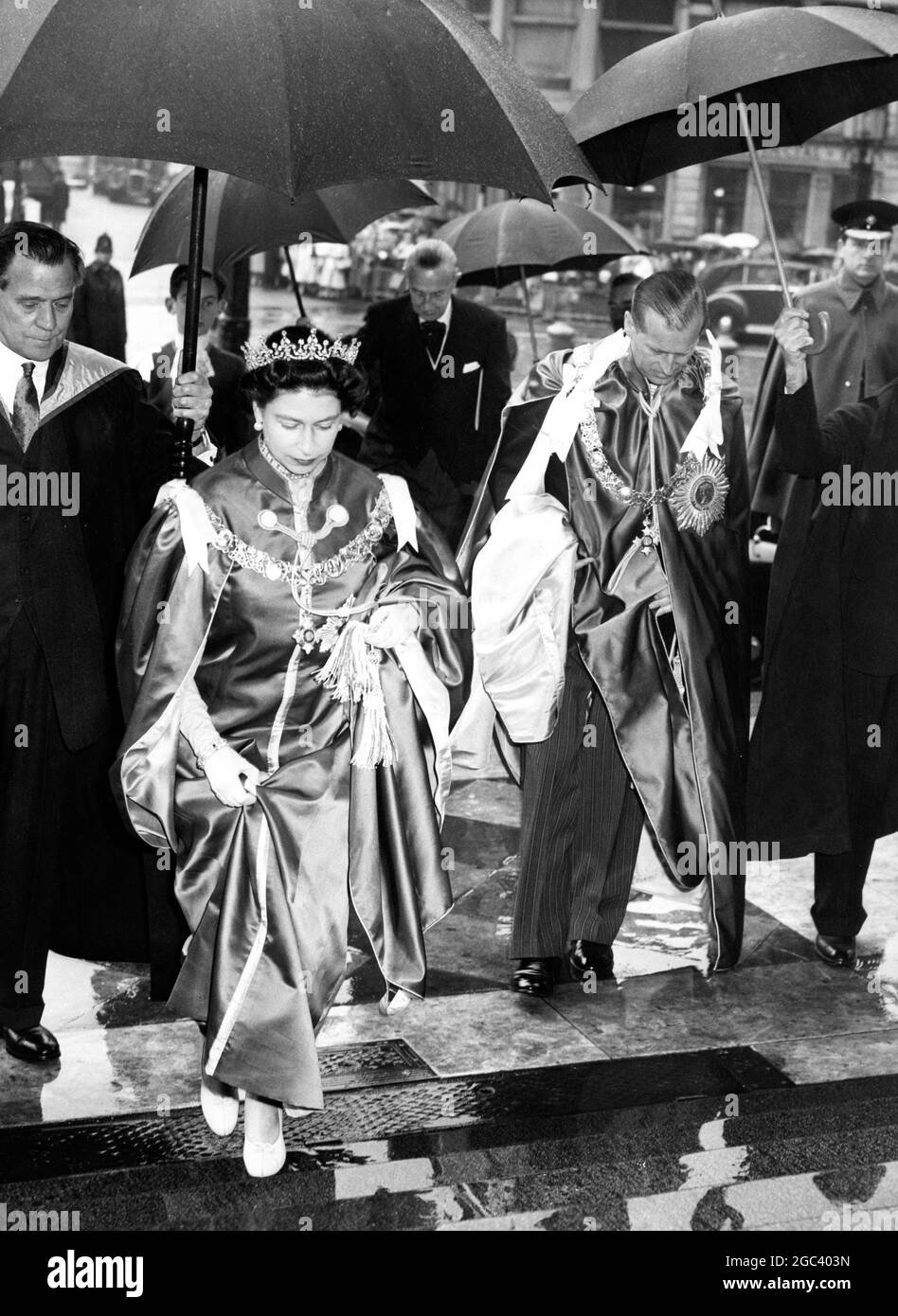 In the rain , the Queen and the Duke of Edinburgh wearing the robes of the Order of the British Empire , arrive at St Paul's Cathedral this morning to attend the service to mark the opening of the Chapel of the Order , London , England . 20 May 1960 Stock Photo