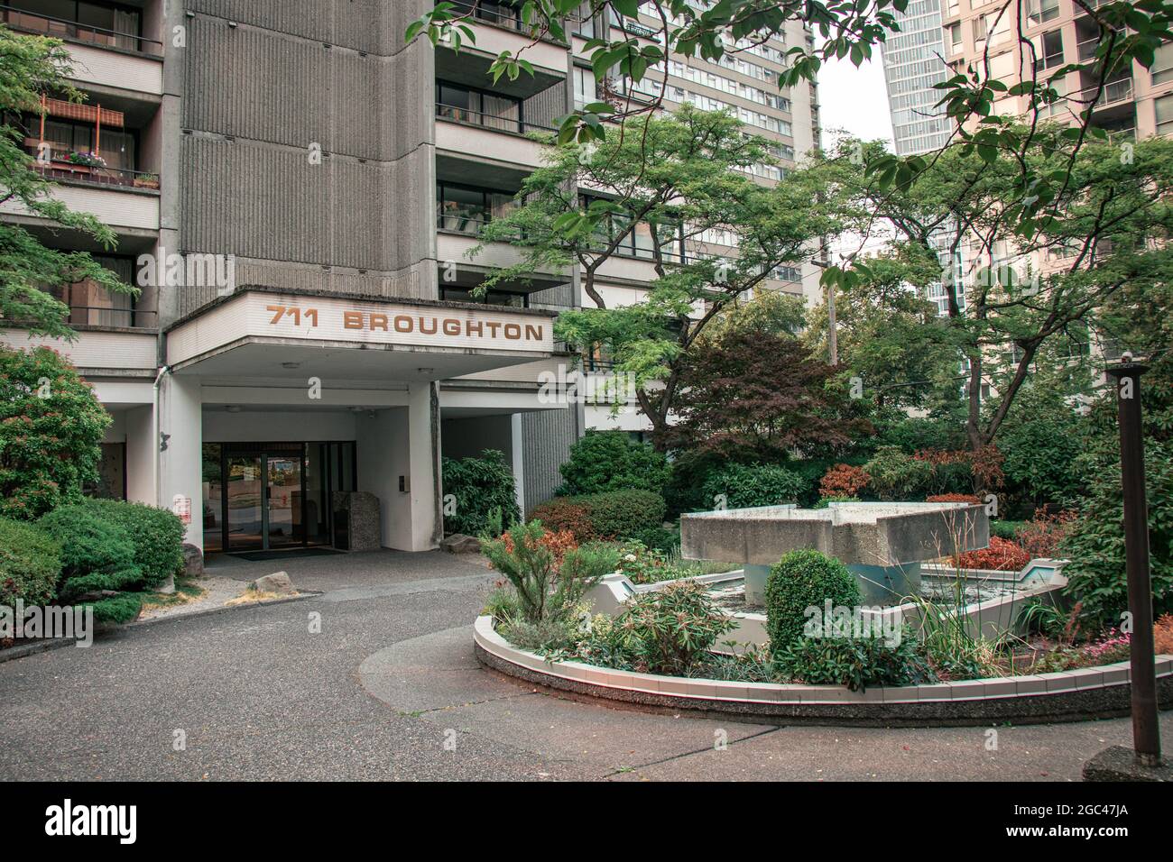 Vancouver, Canada - August 1,2021, 2020: View of entrance 711 Broughton  Apartments For Rent in Vancouver's West End Stock Photo - Alamy