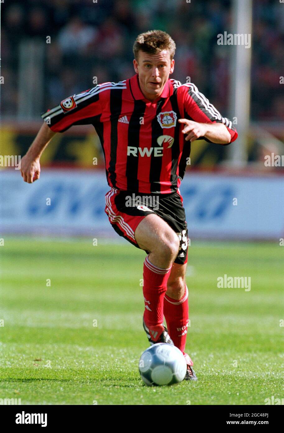 Bayer Leverkusen Schneider 25番ユニフォーム GP4U2GgXMAASZe6.jpg