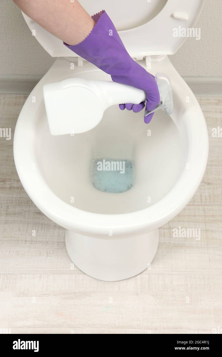 Очистить унитаз в домашних условиях эффективно. Мочевой камень под ободком унитаза. Известковый налет в унитазе. Сода для чистки туалета.