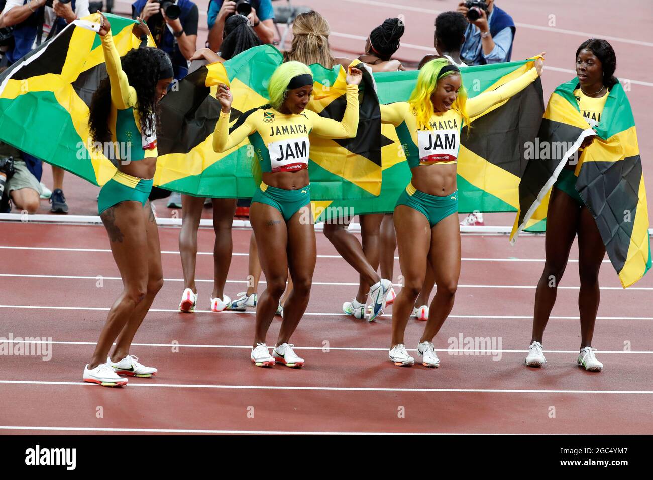 Tokyo, Kanto, Japan. 6th Aug, 2021. Jamaica celebrates winning the gold medal in the women's 4x100 relay final during the Tokyo 2020 Olympic Summer Games at Olympic Stadium. (Credit Image: © David McIntyre/ZUMA Press Wire) Credit: ZUMA Press, Inc./Alamy Live News Stock Photo