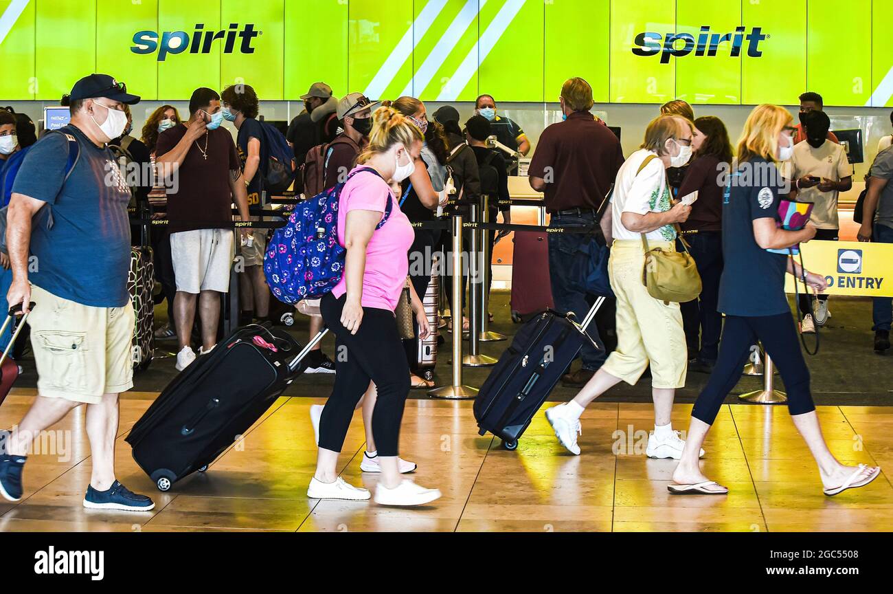 Spirit airlines counter hi-res stock photography and images - Alamy