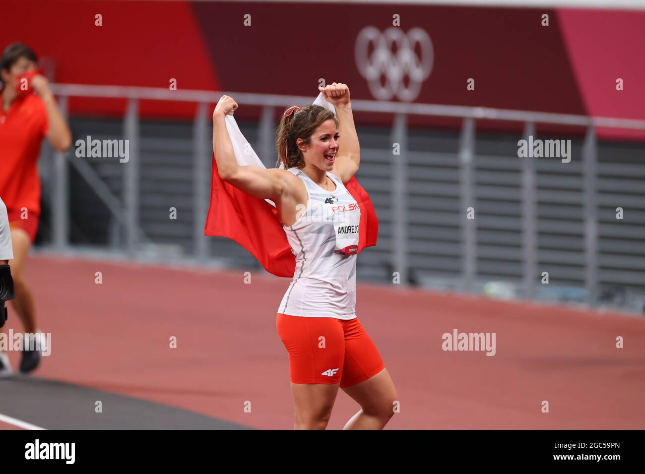 Tokyo, Japan. 6th Aug, 2021. Maria ANDREJCZYK (POL) celebrates her silver medal with the Poland flag Athletics : Women's Javelin Throw Final during the Tokyo 2020 Olympic Games at the National Stadium in Tokyo, Japan . Credit: YUTAKA/AFLO SPORT/Alamy Live News Stock Photo