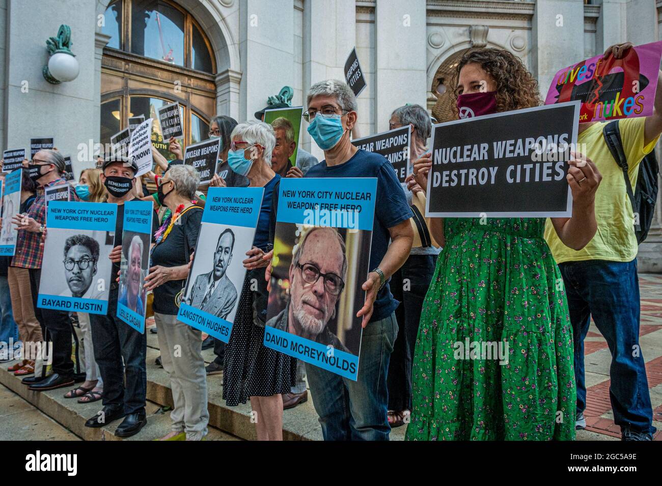 In Commemoration Of The August 6 And August 9 1945 Bombings Of Hiroshima And Nagasaki New York City Based Nuclear Disarmament Advocates Assembled Outside The Municipal Building On August 6 21 To Deliver