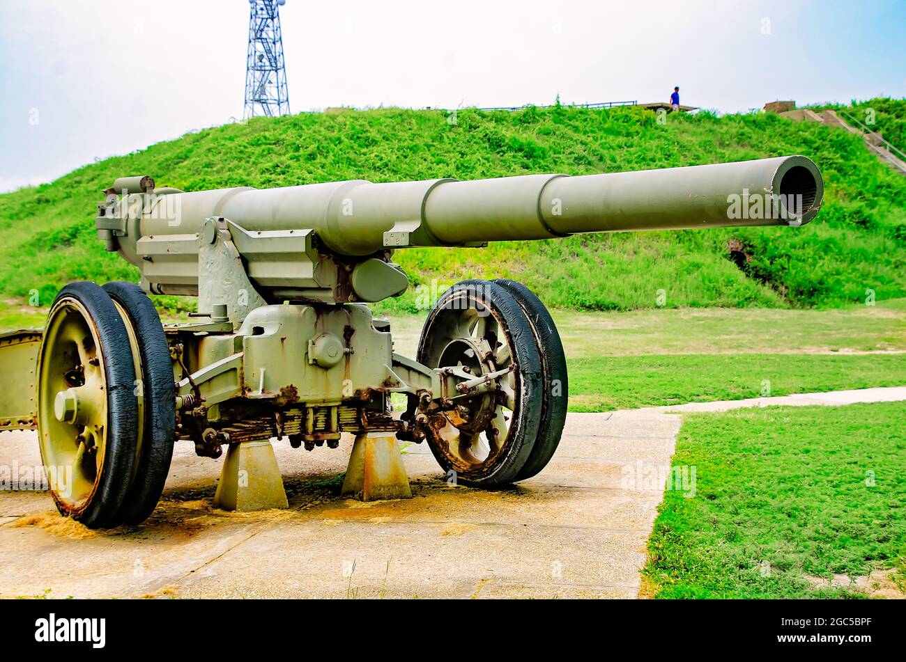An M1918M1 cannon with a Panama mount is displayed at Fort Morgan, July 31, 2021, in Gulf Shores, Alabama. Stock Photo