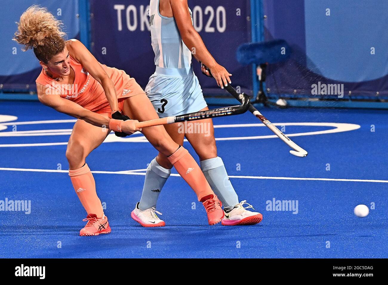 Tokyo, Japan. 06th Aug, 2021. Womens hockey. Oi Hockey Stadium. 1-19. 4chome. Yashio. Shinagawa-ku. Tokyo. Maria Verschoor (NED) has a shot. Credit Garry Bowden/Sport in Pictures/Alamy live news Credit: Sport In Pictures/Alamy Live News Stock Photo