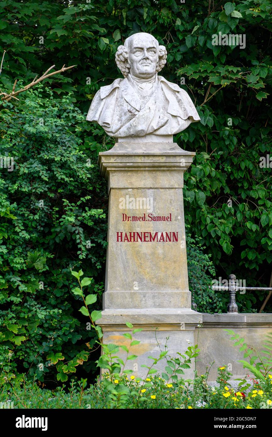 28 July 2021, Saxony-Anhalt, Köthen (Anhalt): The bust of Samuel Hahnemann of the Hahnemann-Lutze monument. The memorial was created by the sculptor Heinrich Pohlmann and was inaugurated on 15.12.1897. Photo: Klaus-Dietmar Gabbert/dpa-Zentralbild/ZB Stock Photo