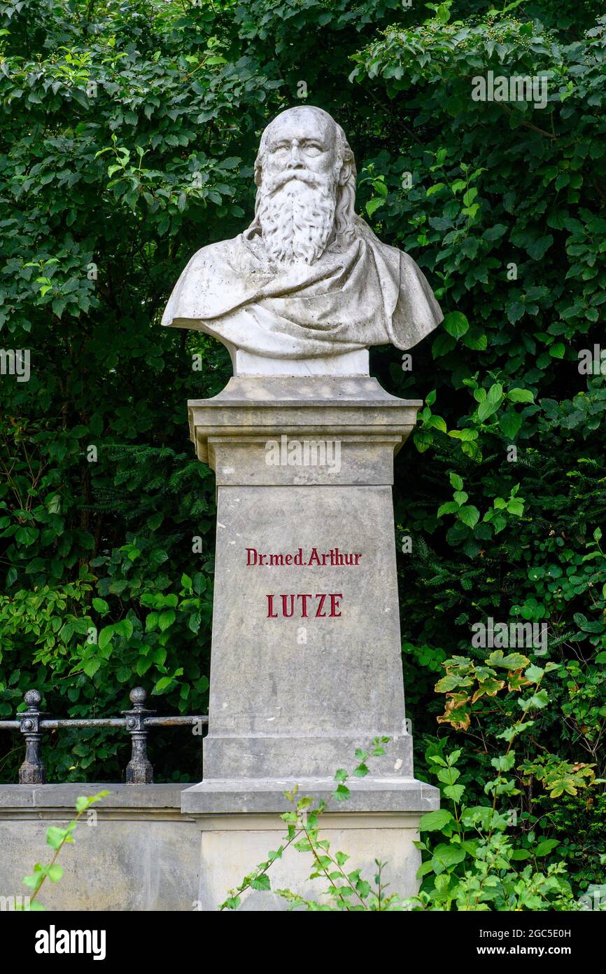 28 July 2021, Saxony-Anhalt, Köthen (Anhalt): The bust of Arthur Lutze of the Hahnemann-Lutze monument. The memorial was created by the sculptor Heinrich Pohlmann and was inaugurated on 15 December 1897. Photo: Klaus-Dietmar Gabbert/dpa-Zentralbild/ZB Stock Photo