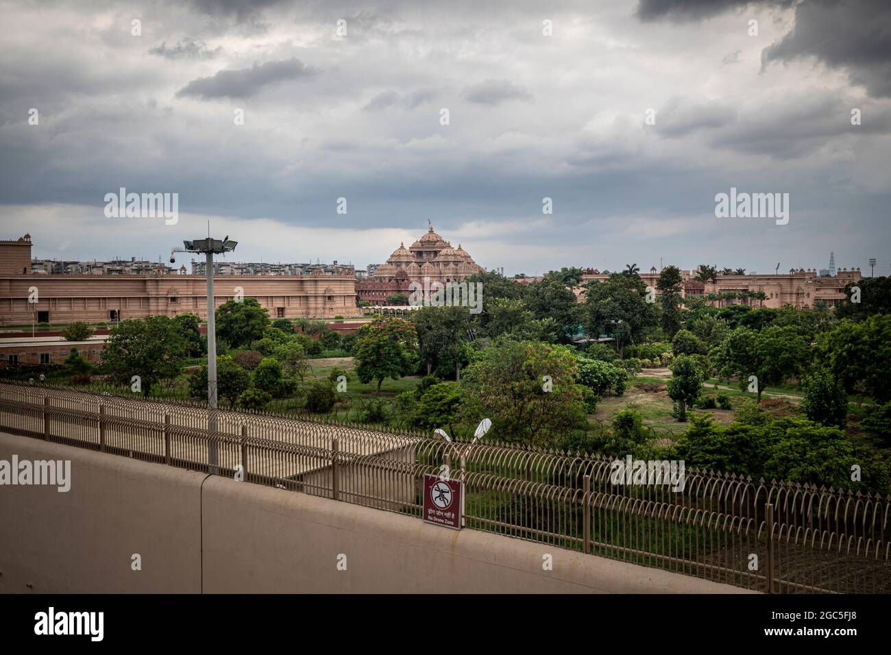 Wide angle view of the famous Akshardham temple in New Delhi Stock Photo