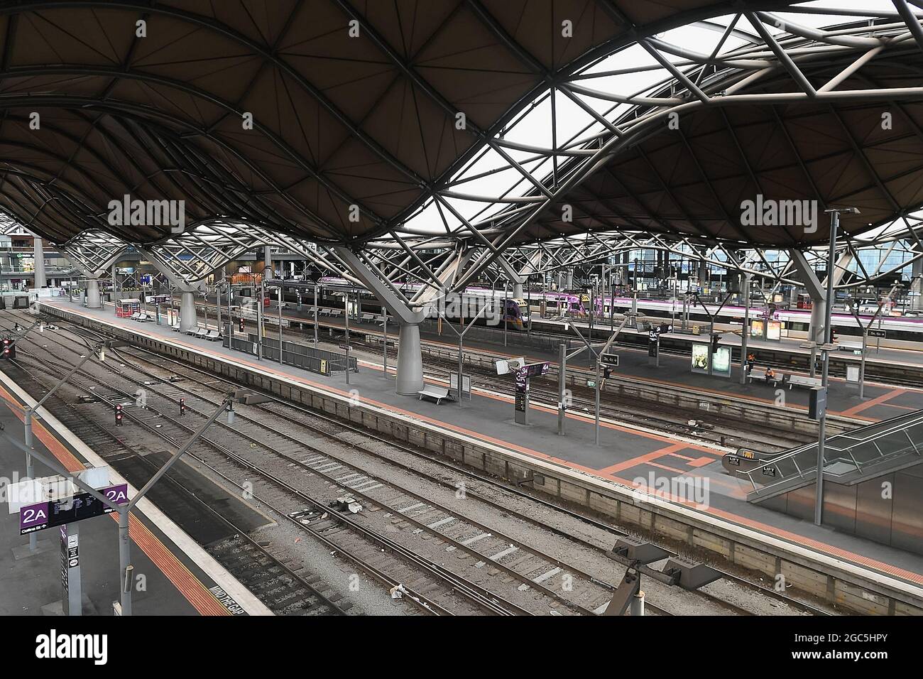 Melbourne, Australia, 7 August, 2021. An empty Spencer Street Station on the first weekend of Melbourne's sixths lockdown COVID-19 lockdown that has been placed on the State of Victoria. Credit: Michael Currie/Speed Media/Alamy Live News Stock Photo