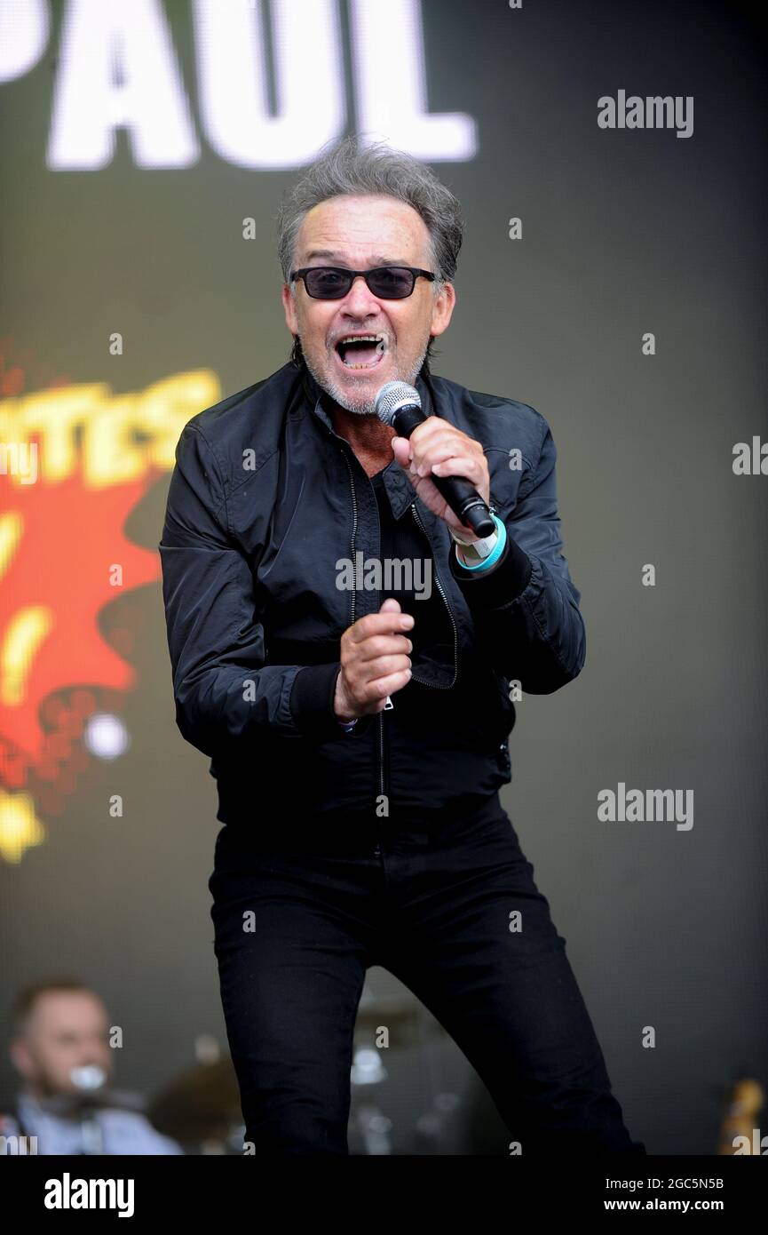 Owen Paul Performing live at Lets Rock Leeds 80s , Leeds Stock Photo ...