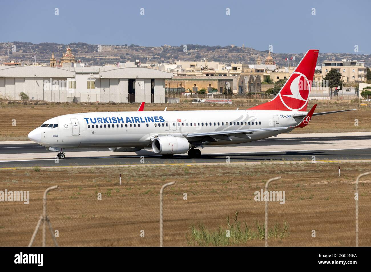 Turkish Airlines Boeing 737-8F2 (Reg.: TC-JHP) starting its return trip back to Istanbul, Turkey. Stock Photo