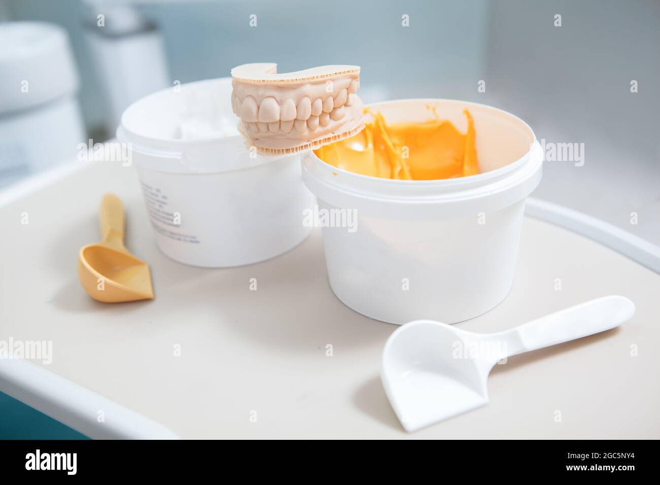 Dental putty hires stock photography and images Alamy