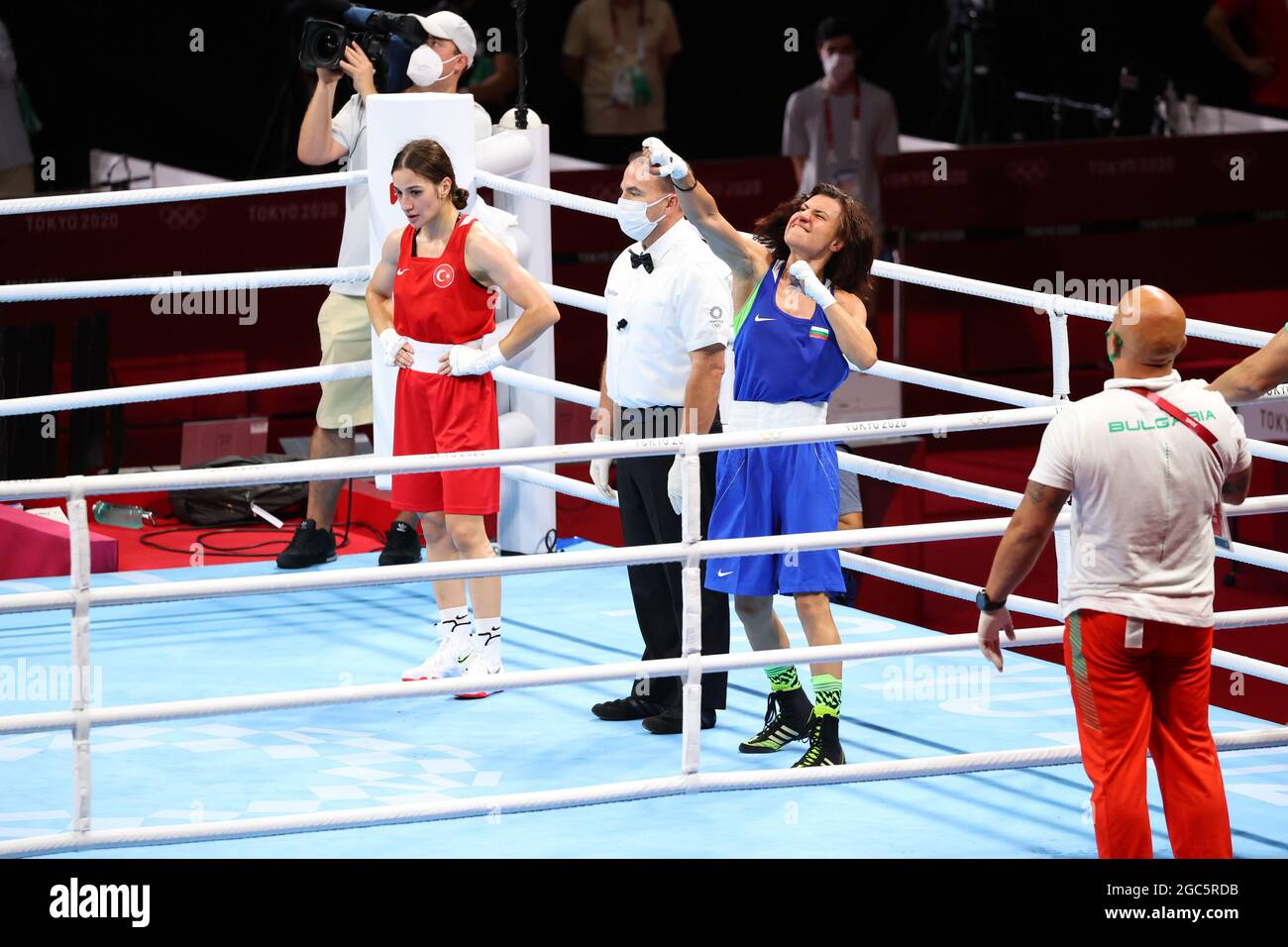 Buse Naz CAKIROGLU (TUR) (red) vs Stoyka Zhelyazkova KRASTEVA (BUL