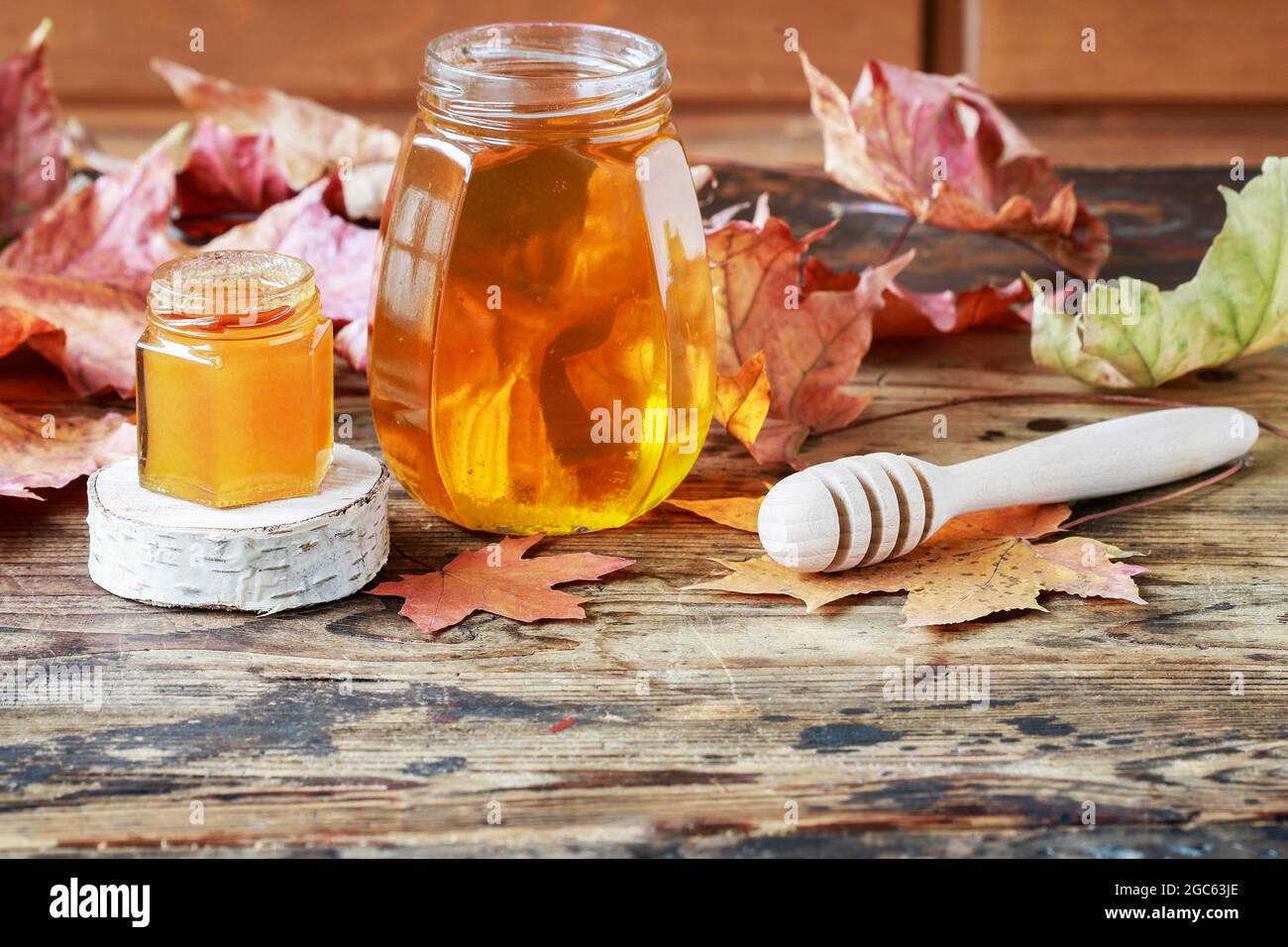 Honey in glas jar. Healthy food Stock Photo Alamy