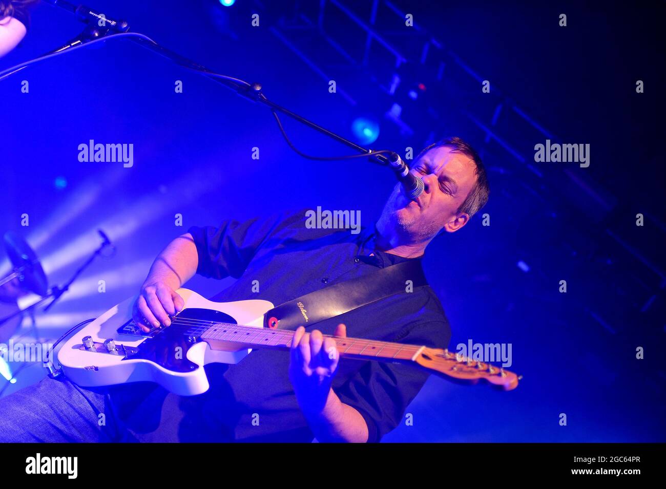 Paul Heaton and Jacqui Abbot Performing at Sheffield Academy 02