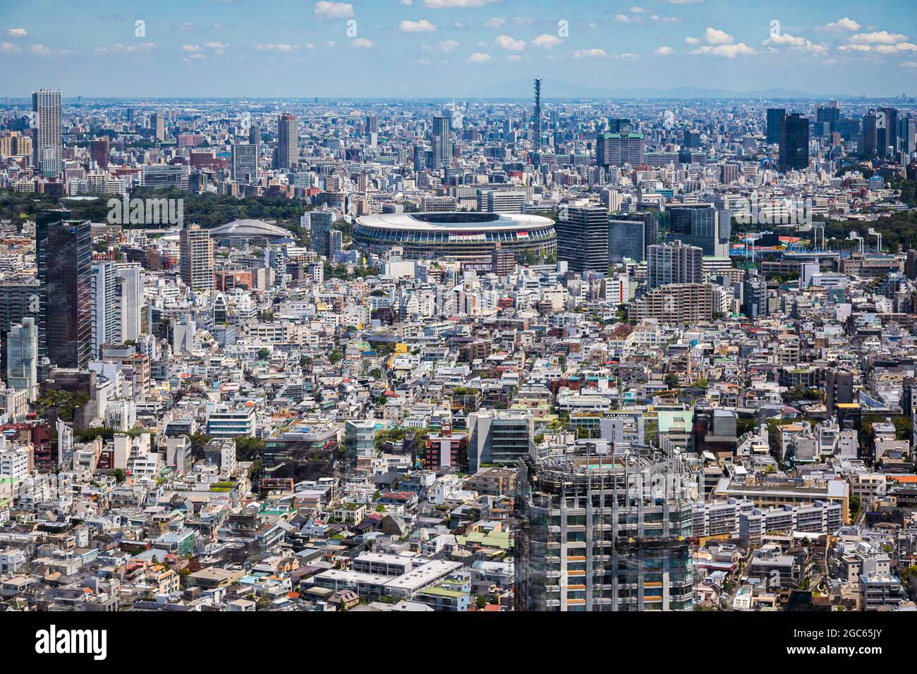 Tokyo, Japan. 06th Aug, 2021. Kengo Kuma's National Stadium, where the Tokyo2020 Olympics are being held, seen from Shibuya Scramble Square. Credit: SOPA Images Limited/Alamy Live News Stock Photo