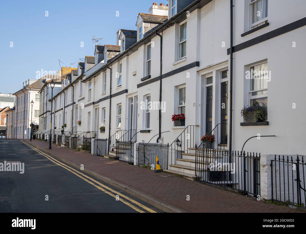 terraced houses in the town of ashford kent Stock Photo Alamy