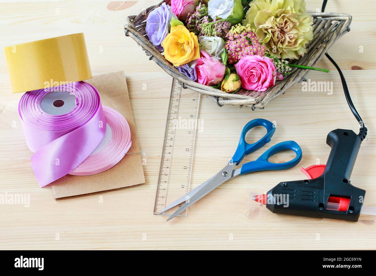 Florist At Work How To Make A Wrist Corsage Step By Step Tutorial florist-at-work-how-to-make-a-wrist-corsage-step-by-step-tutorial
