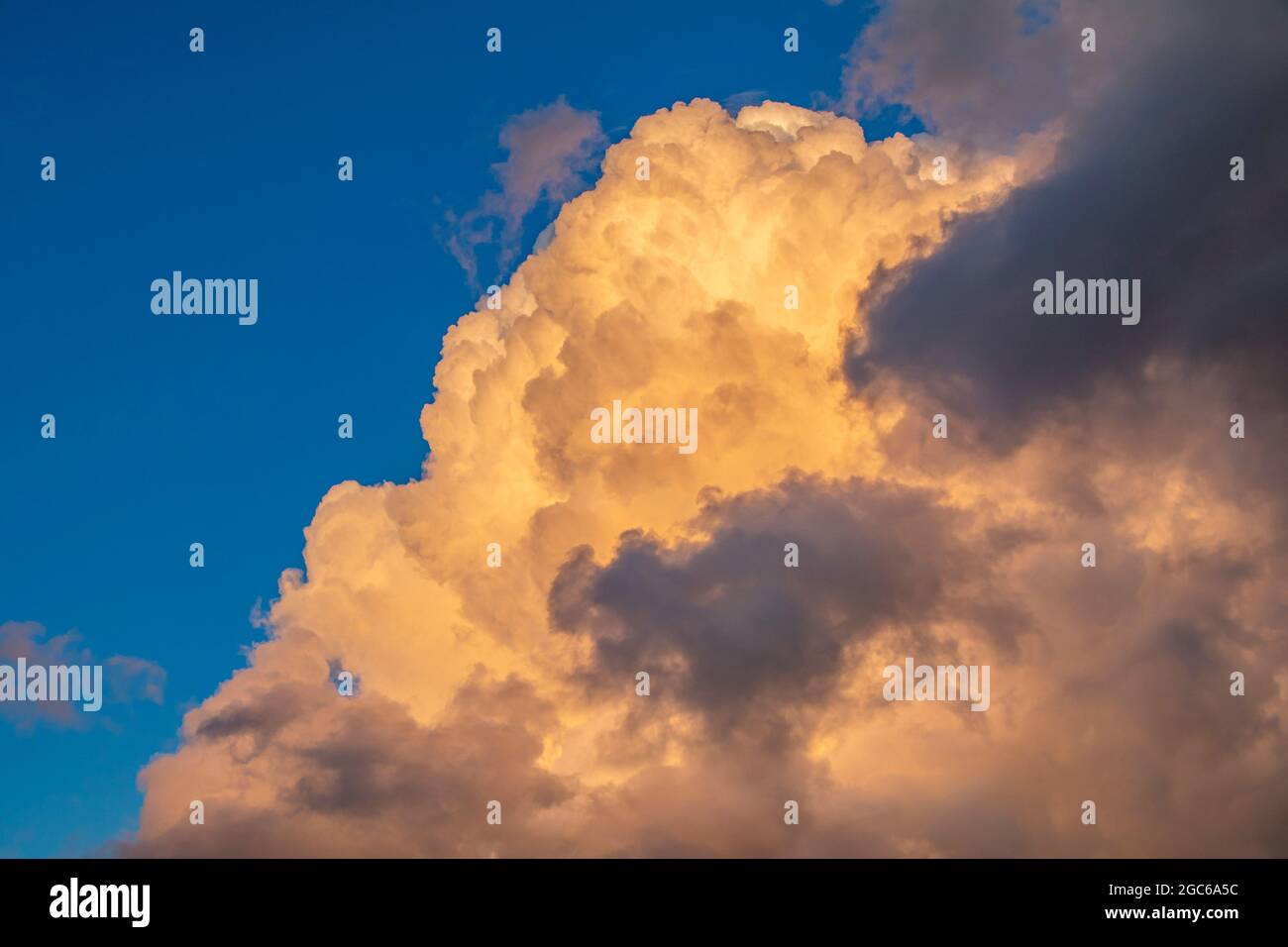 The setting sun light up some of the cloud cover Stock Photo Alamy