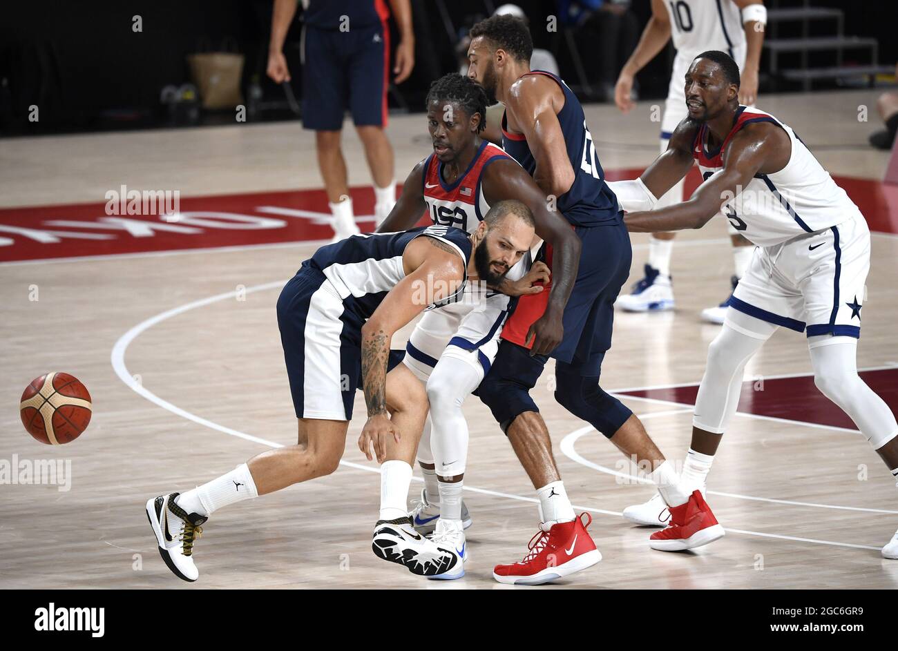 Tokyo, Japan. 07th Aug, 2021. The ball is loose on the court as France's Evan Fournier (L) is defended by United States' Jrue Holiday in Men's Basketball final at the Tokyo 2020 Olympics, Saturday, August 7, 2021, in Tokyo, Japan. USA defeated France, winning the Gold Medal, 87-82. Photo by Mike Theiler/UPI Credit: UPI/Alamy Live News Stock Photo