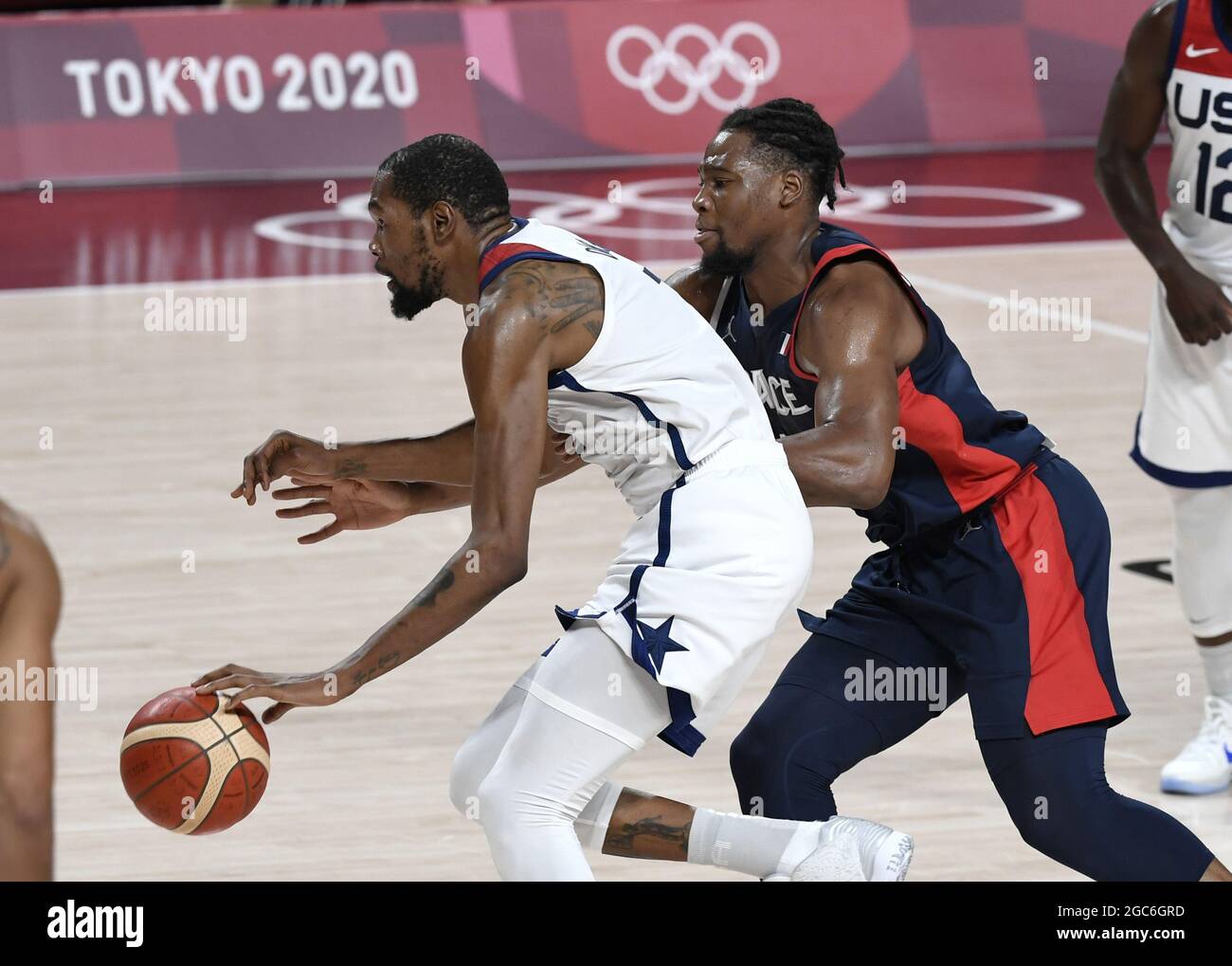 Tokyo, Japan. 07th Aug, 2021. United States' Kevin Durant (L) drives to basket as he is pursued by France's Guerschon Yabusele (R) in Men's Basketball final at the Tokyo 2020 Olympics, Saturday, August 7, 2021, in Tokyo, Japan. USA defeated France, winning the Gold Medal, 87-82. Photo by Mike Theiler/UPI Credit: UPI/Alamy Live News Stock Photo