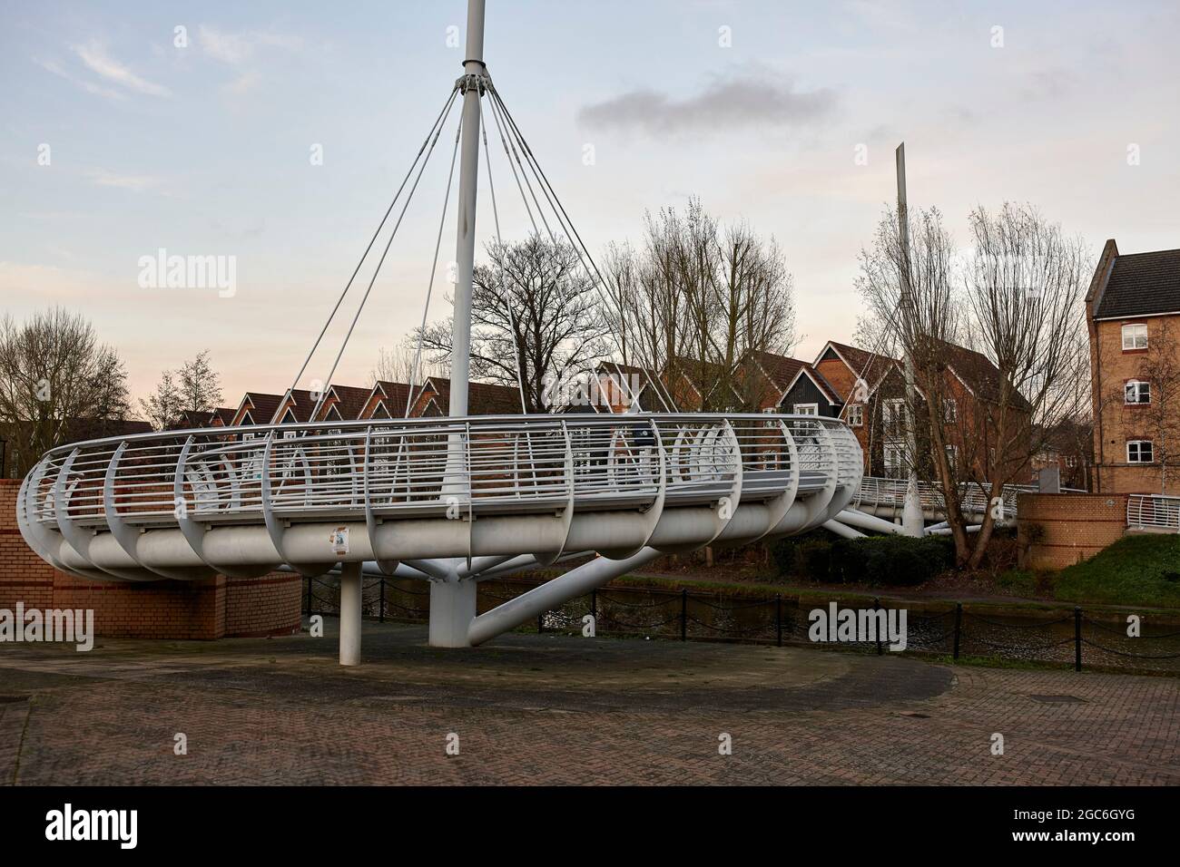 Papermill footbridge, Apsley, Hemel Hempstead, Hertfordshire. Early evening. Stock Photo