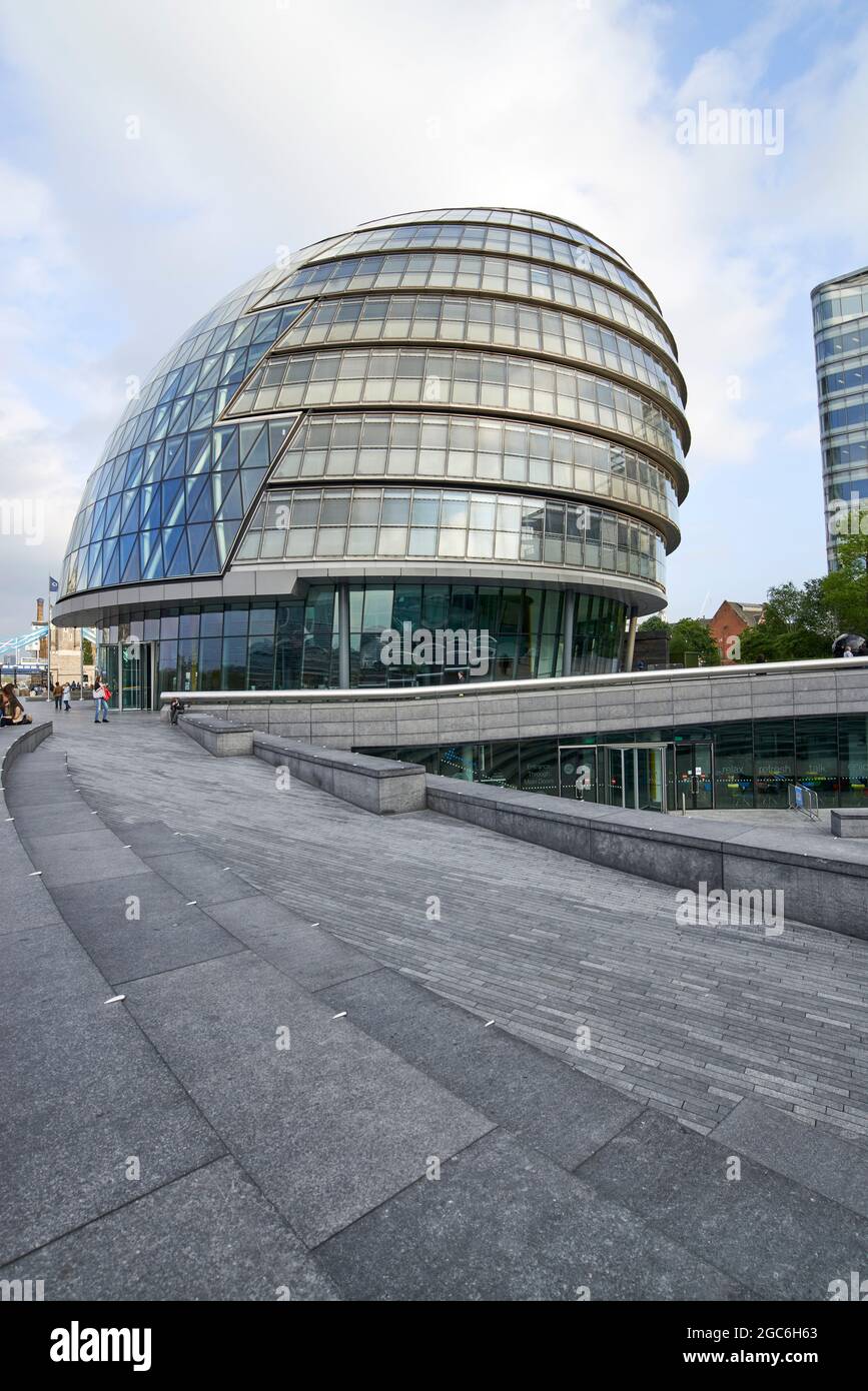 City Hall - the Mayor of London's asymmetric glass office, on the Southbank of the Thames Stock Photo