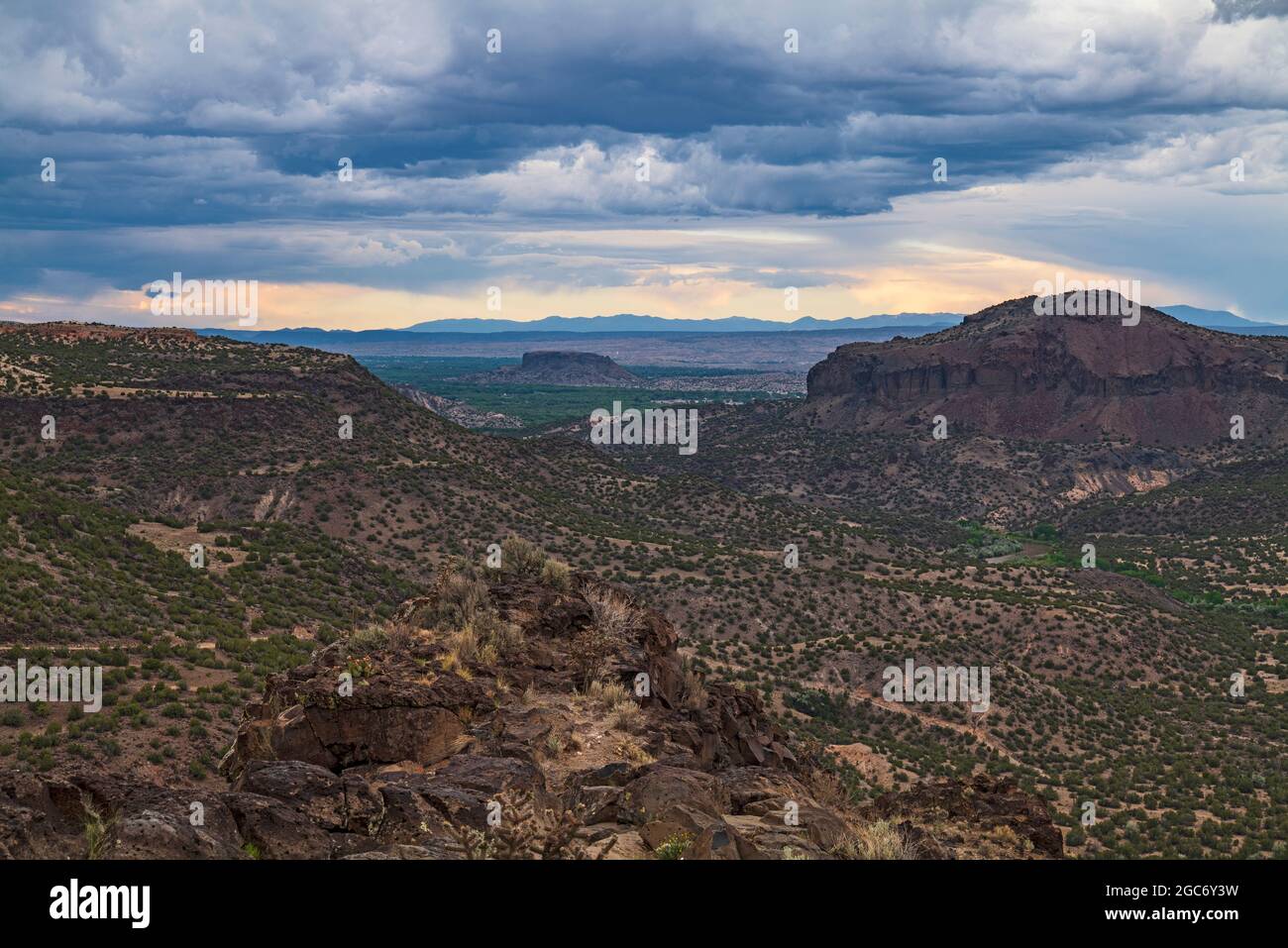 Usa, New Mexico, White Rock, Storm clouds gathering over White Rock Overlook Stock Photo