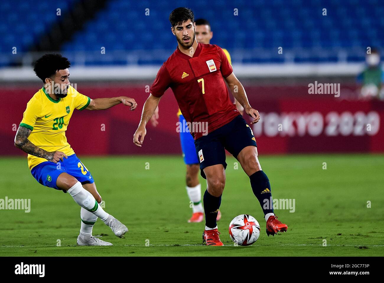 Yokohama, Japan. 07th Aug, 2021. YOKOHAMA, JAPAN - AUGUST 7: Claudinho of  Brazil and Marco Asensio of Spain during the Tokyo 2020 Olympic Mens  Football Tournament Gold Medal Match between Brazil and