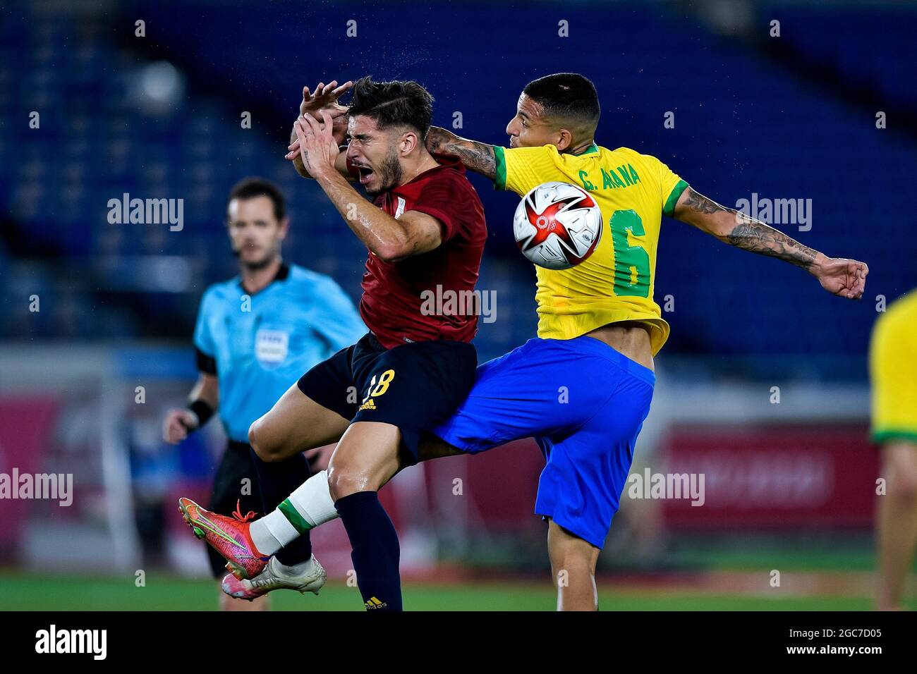 Yokohama, Japan. 07th Aug, 2021. YOKOHAMA, JAPAN - AUGUST 7: Oscar Gil of Spain and Guilherme Arana of Brazil during the Tokyo 2020 Olympic Mens Football Tournament Gold Medal Match between Brazil and Spain at International Stadium Yokohama on August 7, 2021 in Yokohama, Japan (Photo by Pablo Morano/Orange Pictures) Credit: Orange Pics BV/Alamy Live News Stock Photo