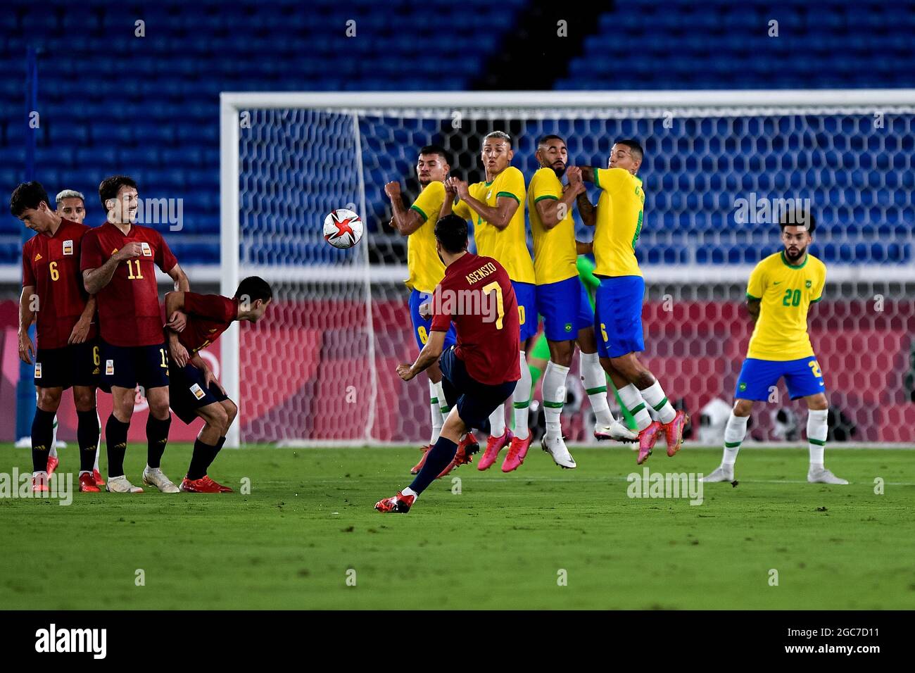 Yokohama, Japan. 07th Aug, 2021. YOKOHAMA, JAPAN - AUGUST 7: Marco Asensio of Spain shoots a free kick during the Tokyo 2020 Olympic Mens Football Tournament Gold Medal Match between Brazil and Spain at International Stadium Yokohama on August 7, 2021 in Yokohama, Japan (Photo by Pablo Morano/Orange Pictures) Credit: Orange Pics BV/Alamy Live News Stock Photo